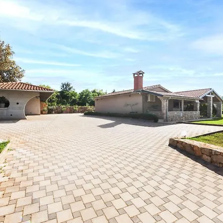 Dioniz Villa *