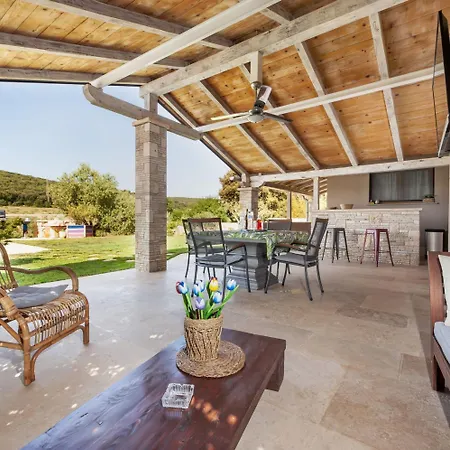 Villa Dioniz *