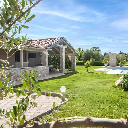 Dioniz Villa *