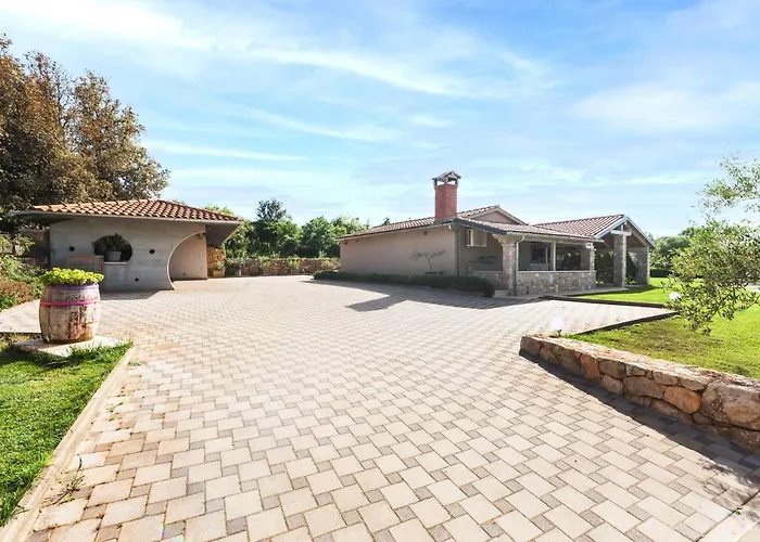 Dioniz Villa *