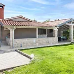 Villa Dioniz *